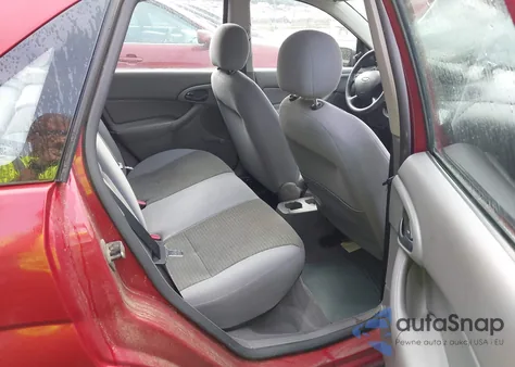 2004 Ford Focus Lx z USA, uszkodzony, nr VIN 1FAFP33PX4W121241